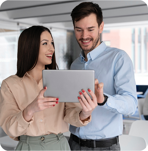 Geschäftspaar mit Tablet - Professionelle Beratung